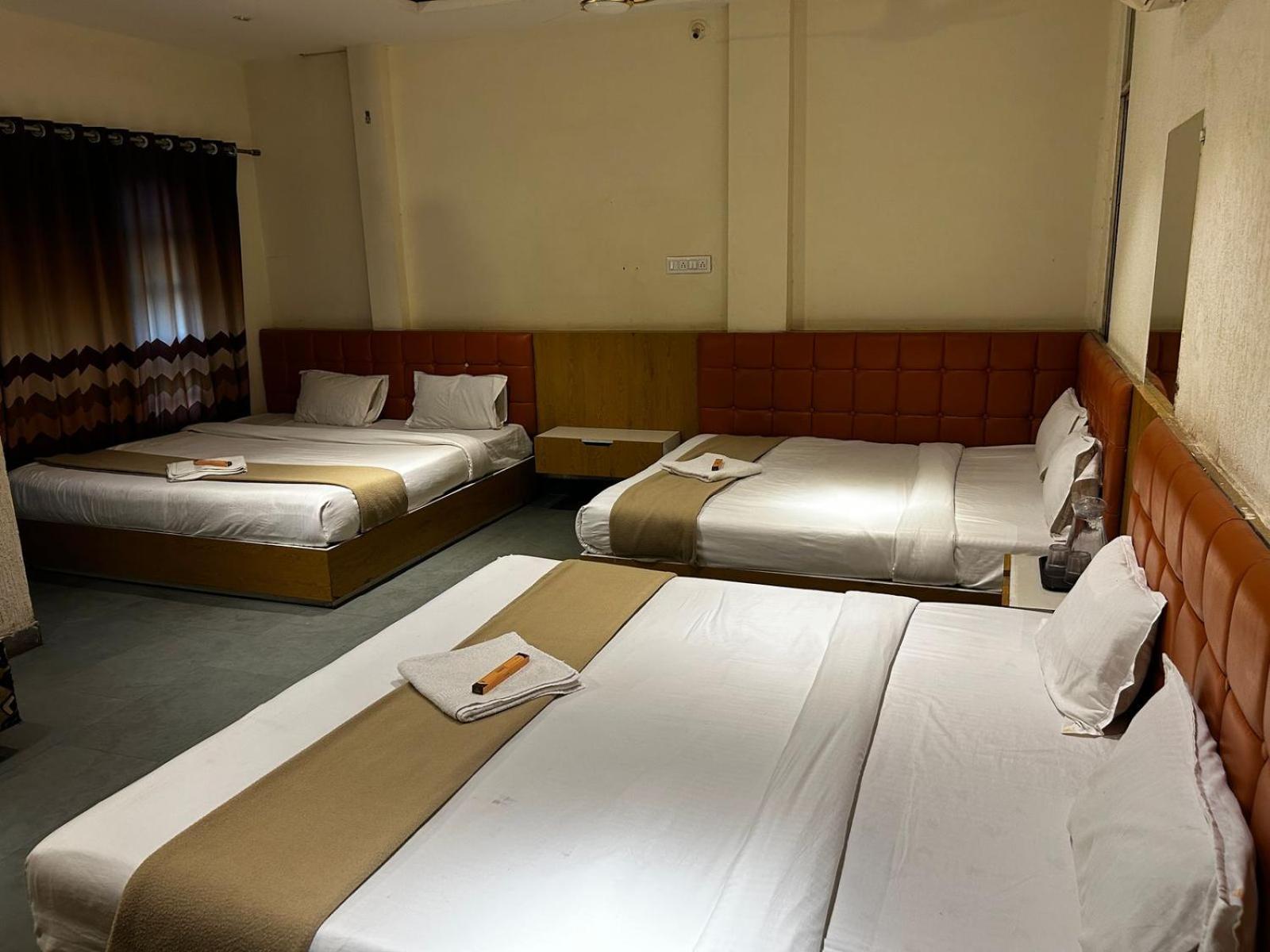 Hotel Empire Удджайн Экстерьер фото